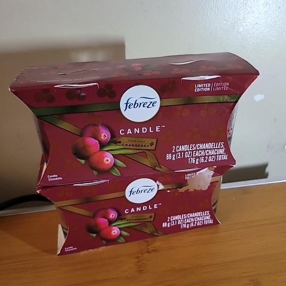 Febreze Fresh Cranberry Candle - Rich Red - Picture 1 of 2